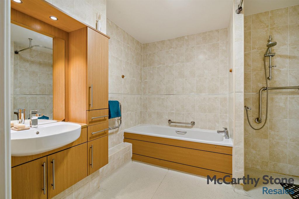Additional image 6 of 2 bed flat for saleBarnhill Court, Barnhill Road, Chipping Sodbury, Bristol BS37