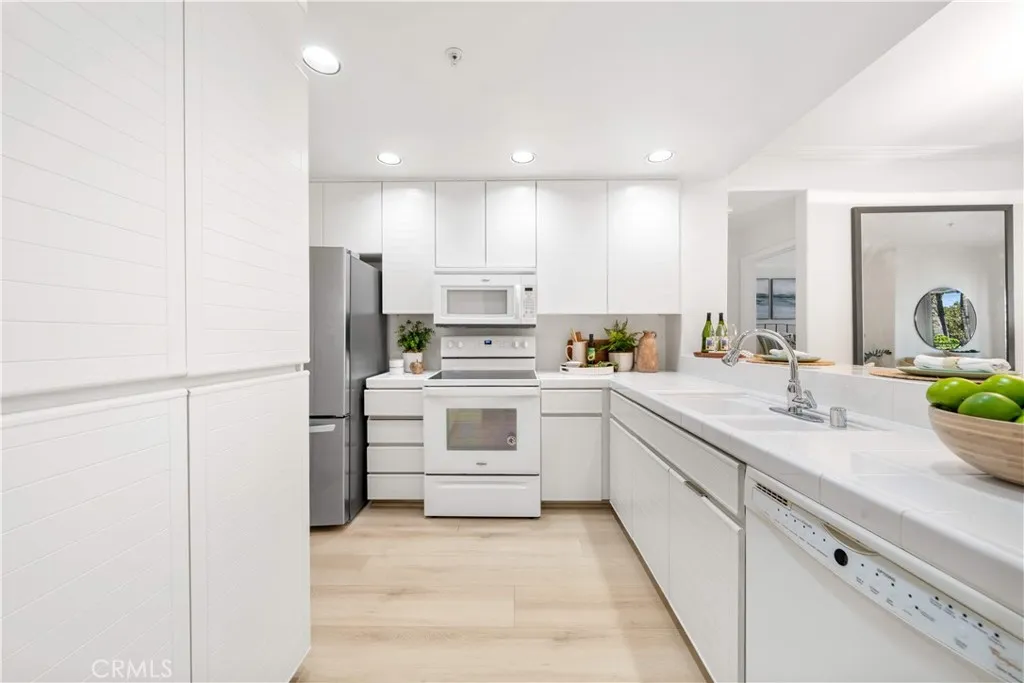 Additional image 10 of 2233 Martin Unit 204, Irvine, CA 92612