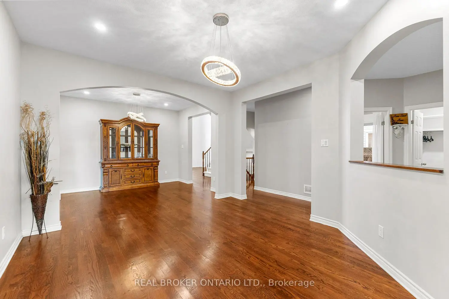 Additional image 8 of 2014 Jasper Avenue