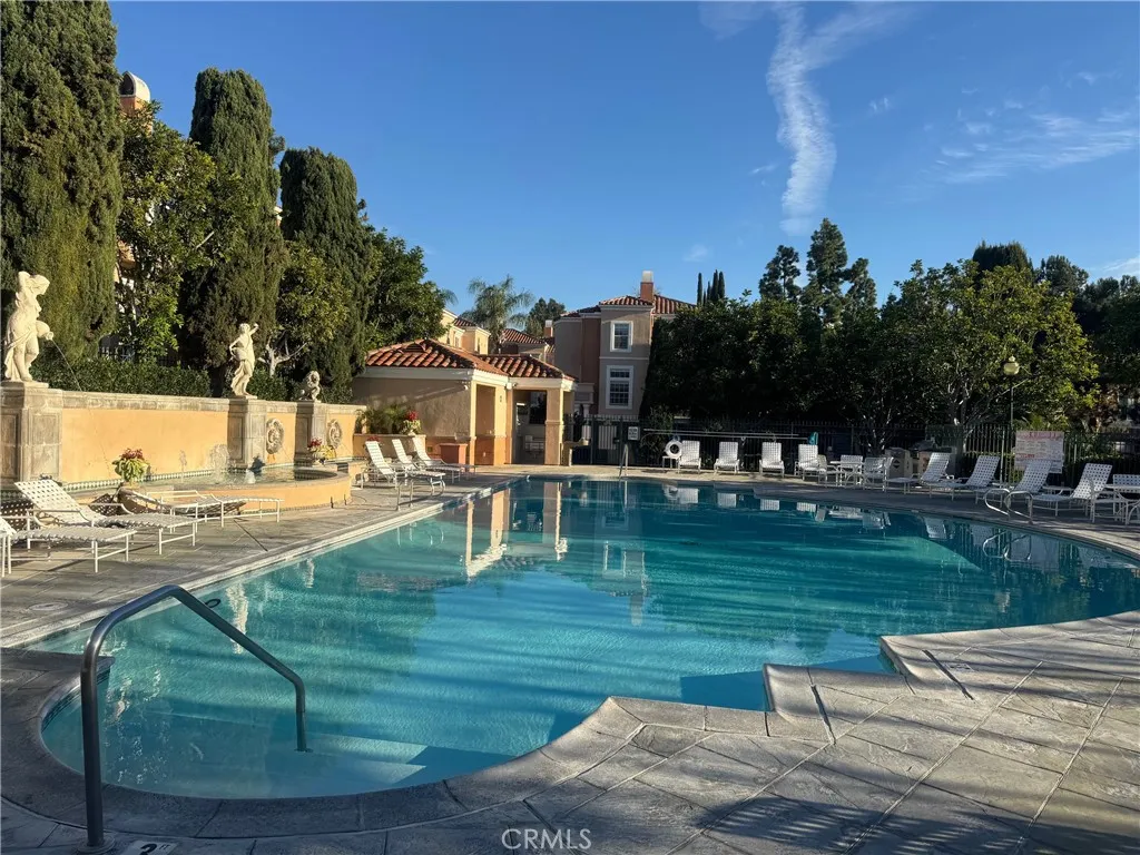 9 Torrigiani Aisle, Irvine, CA 92606