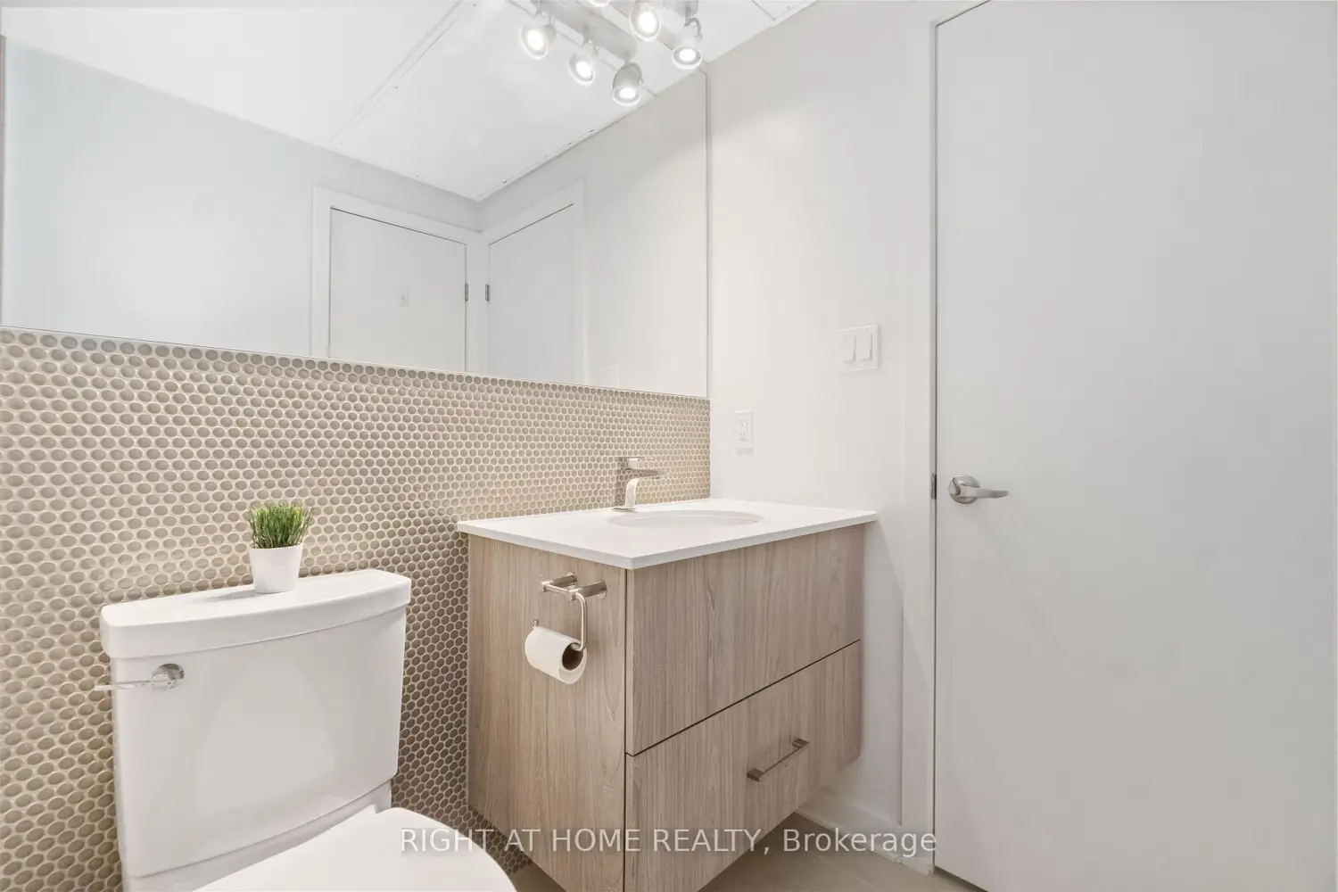 Additional image 10 of 22 Perkins Street 305, West Centre Town