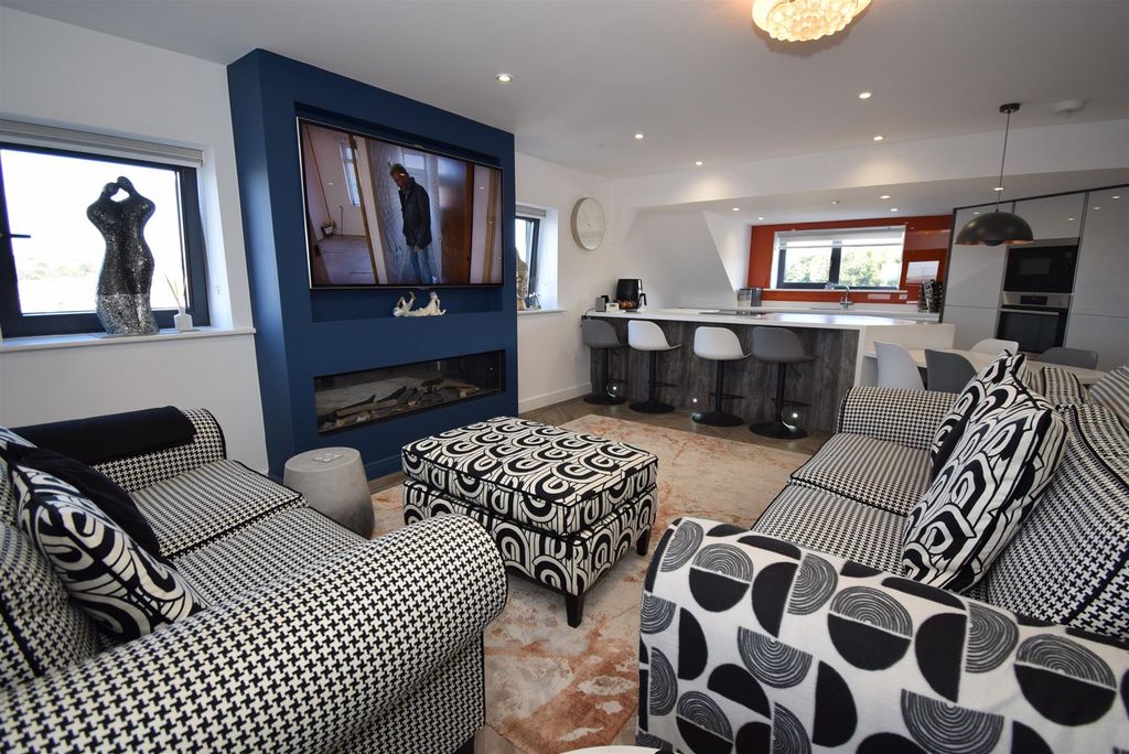 Additional image 3 of 2 bed flat for saleSouth Quays, Long Row, South Shields NE33