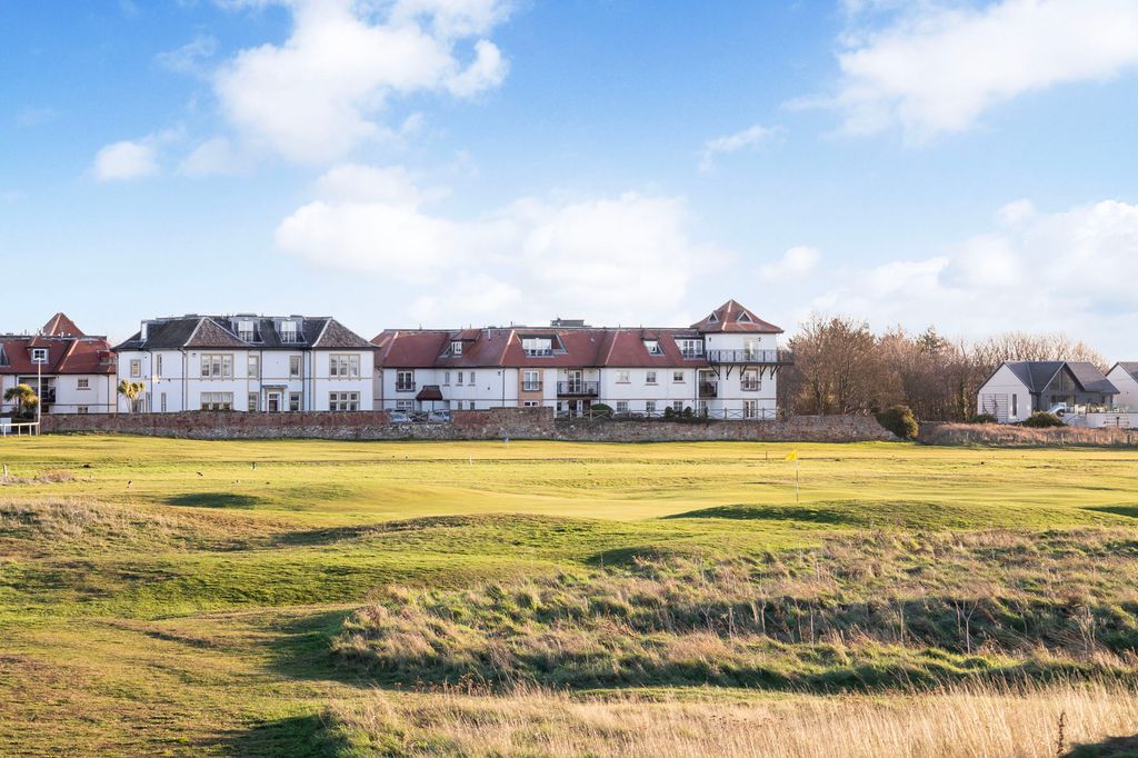 2 bed flat for saleFlat 7, Waverley South, East Links Road, Gullane, East Lothian EH31