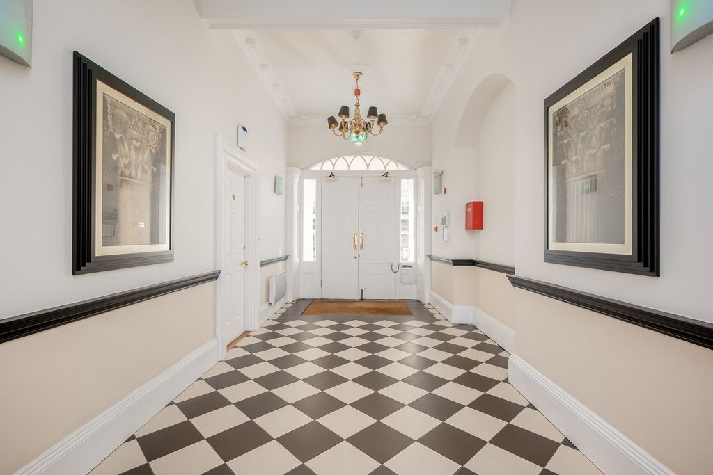 Additional image 5 of 2 bed flat for saleWilliam House 3 Parade, Leamington Spa, Warwickshire CV32