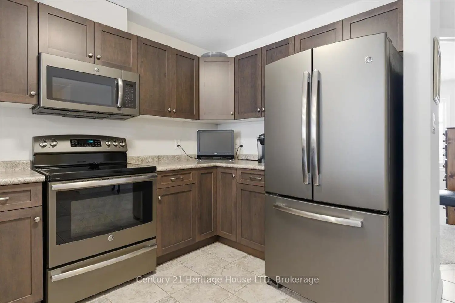 137 Silverwood Avenue photo 4