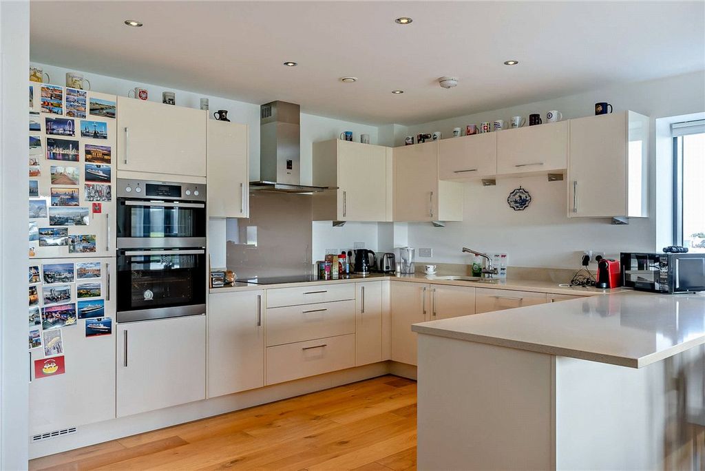 Additional image 3 of 2 bed flat for saleKingman Way, Newbury RG14