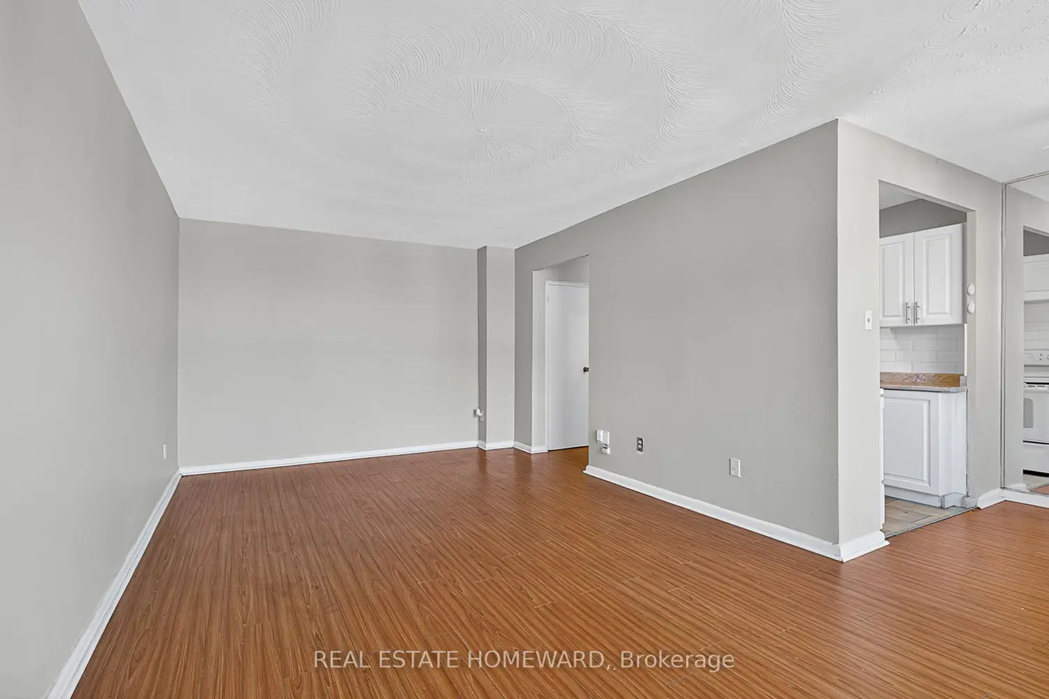 915 Midland Avenue 708 photo 4