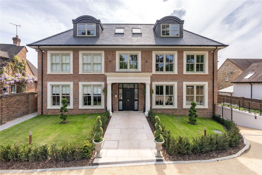 2 bed flat for saleLeigh Court Close, Cobham KT11