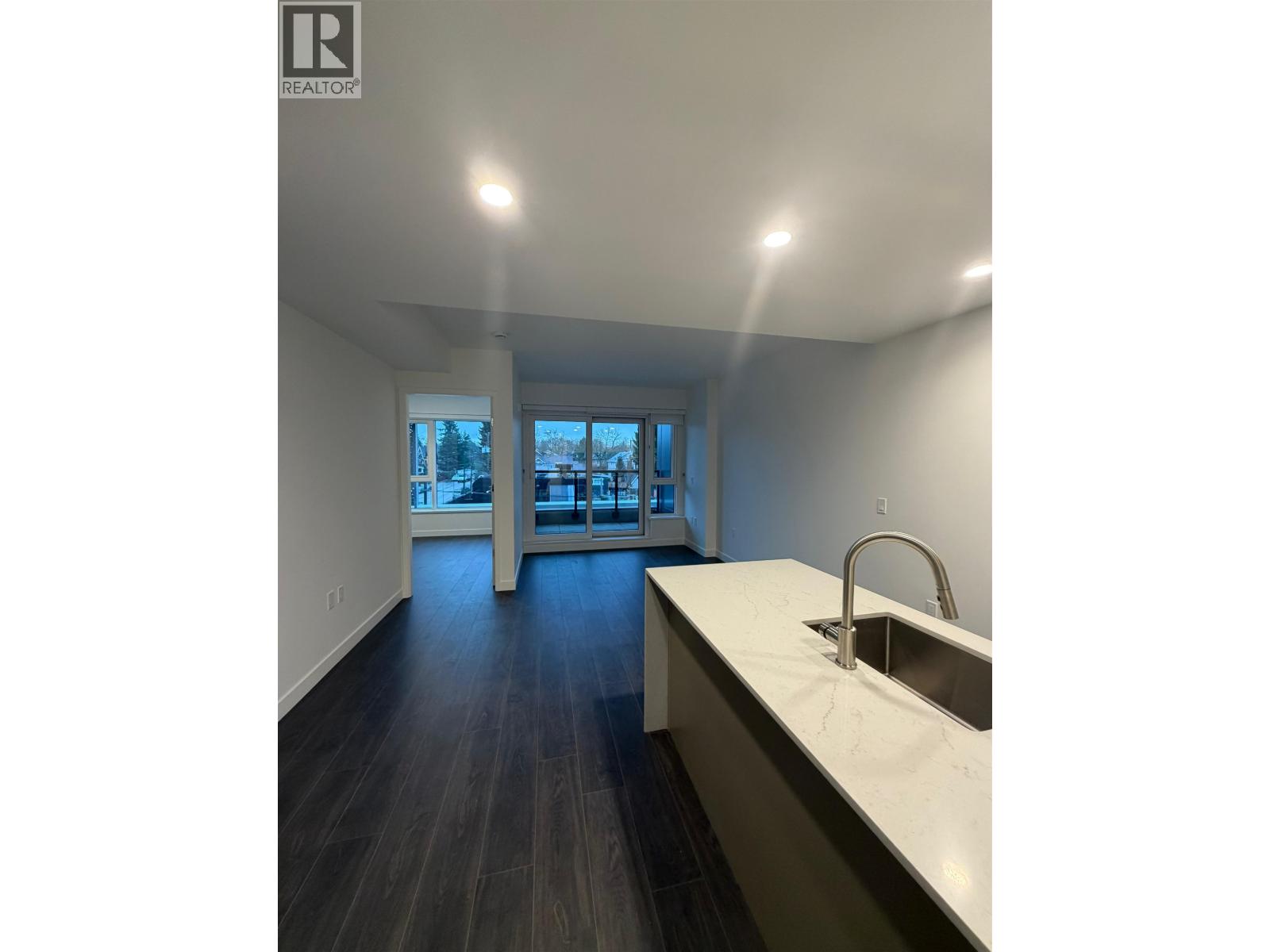 302 1981 MACDONALD STREET