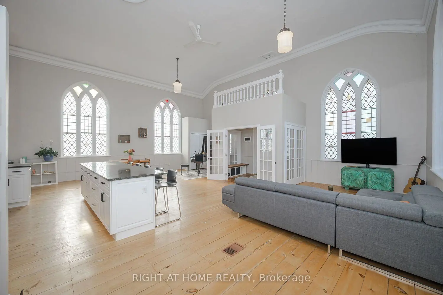 Additional image 3 of 3318 Dundas Street