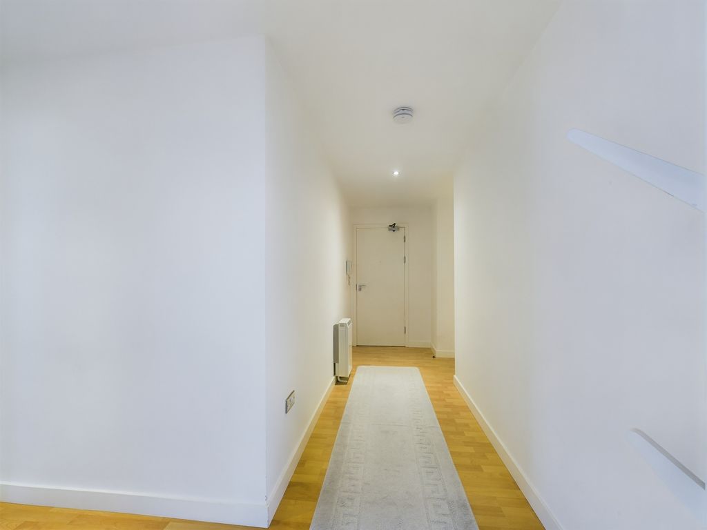 Additional image 4 of 3 bed flat for saleQueens Court, 50 Dock Street, Hull, East Riding Of Yorkshire HU1
