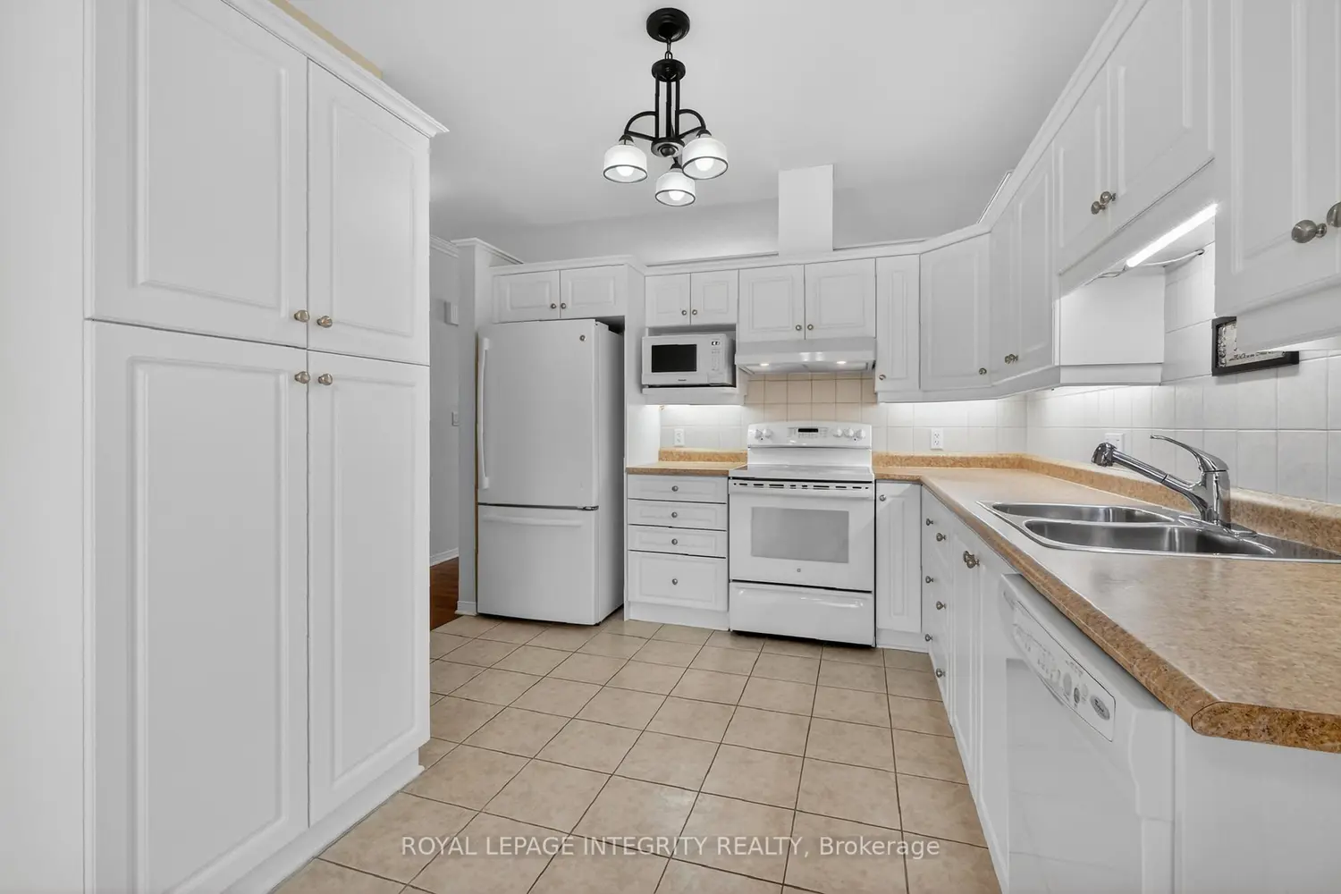 Additional image 7 of 657 Country Trail Private