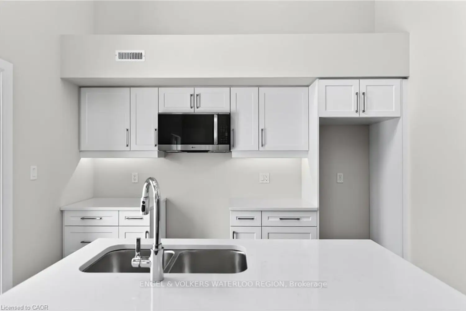 Additional image 9 of 3202 Vivian Line 45