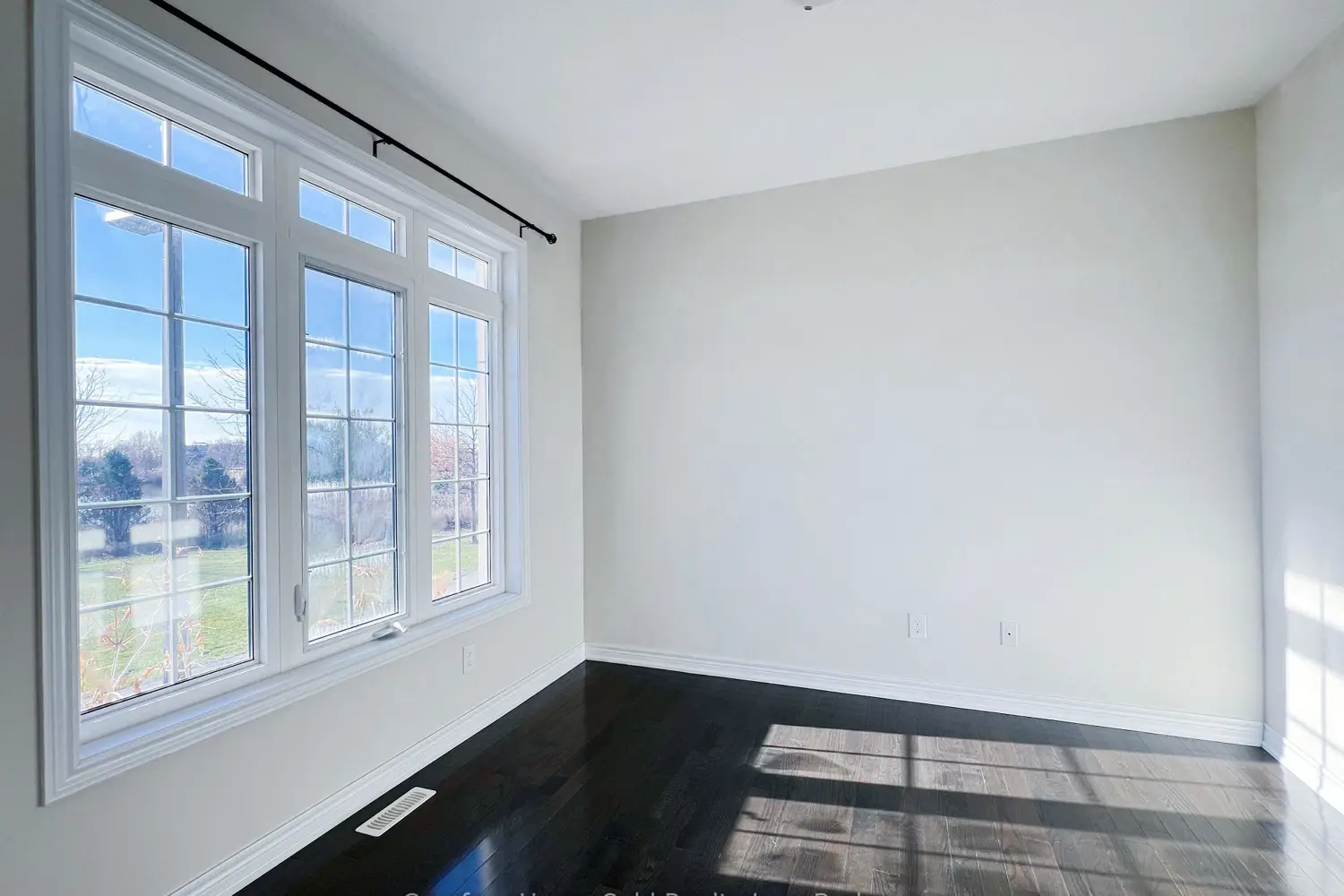 33 Oakmoor Lane photo 3