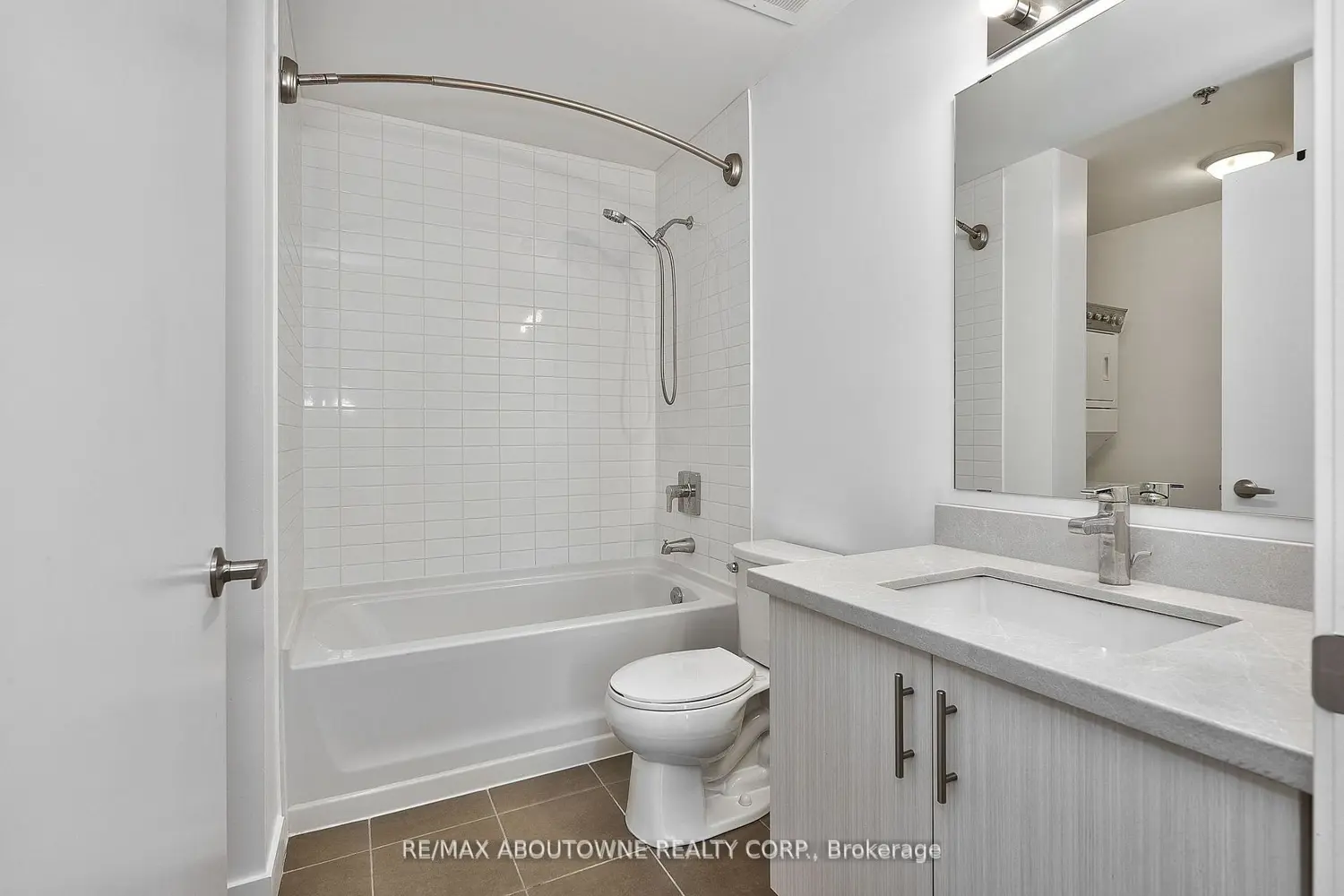 Additional image 12 of 2490 Old Bronte Road 306