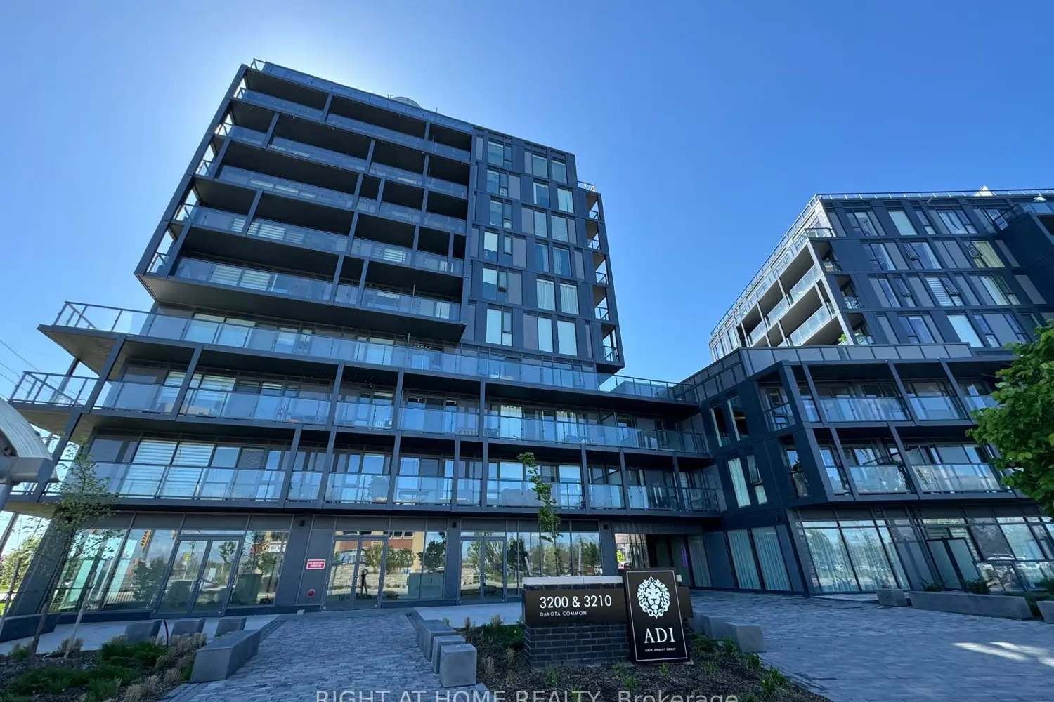 Additional image 2 of 3200 Dakota Common B1010