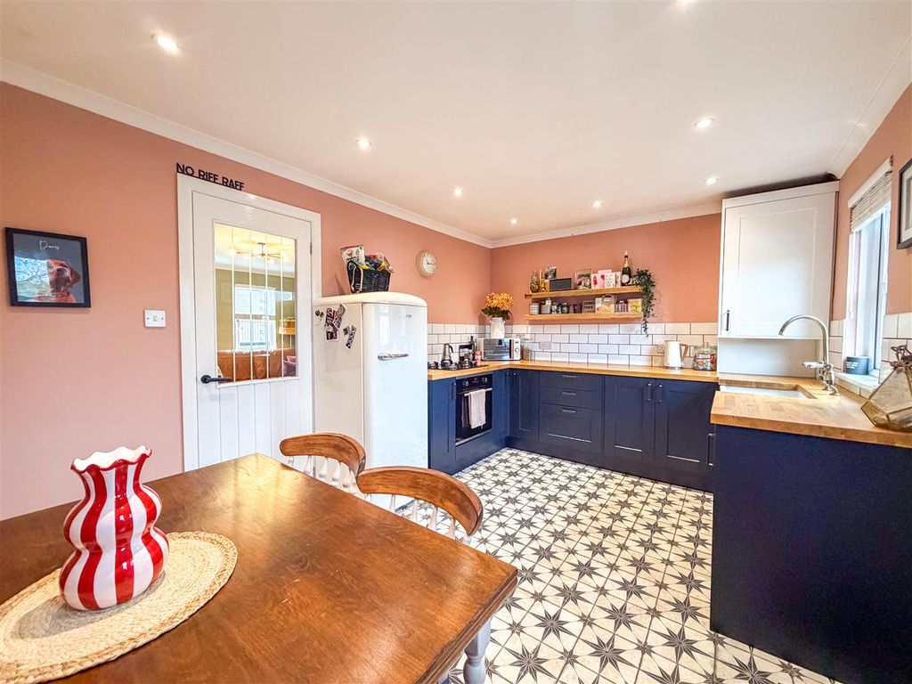 Additional image 2 of 3 bed terraced house for saleDunlop Place, Strathaven ML10