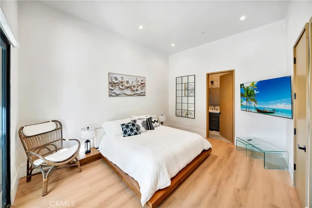 Additional image 124 of 19225 Rosita St, Tarzana, CA 91356