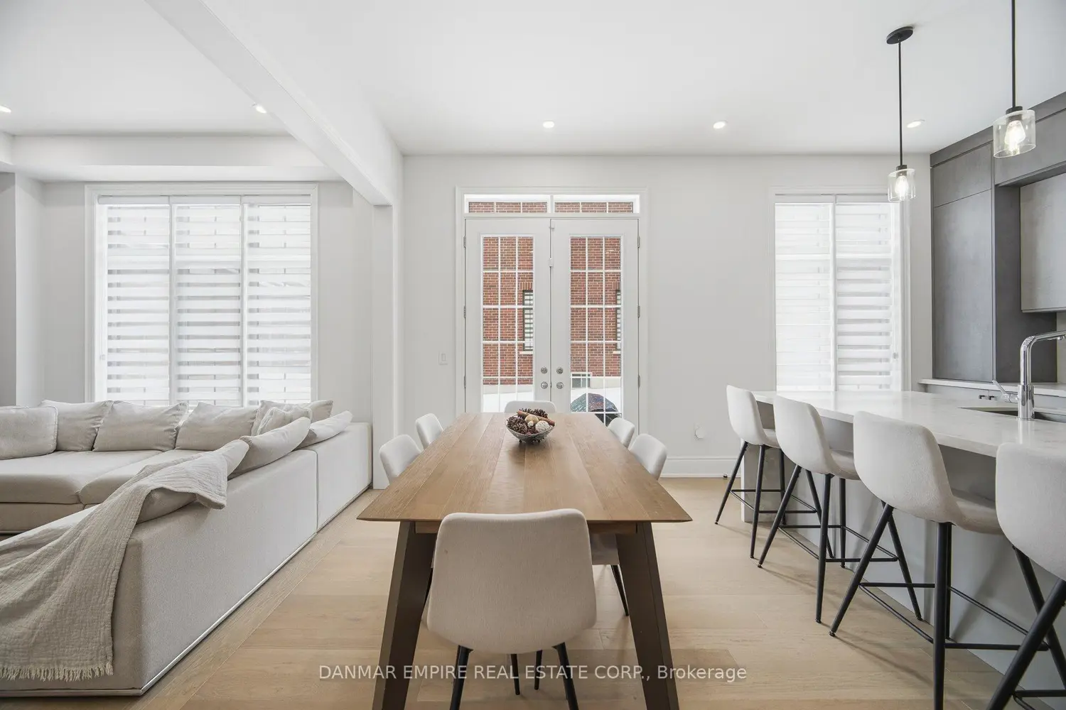 14 Woodgate Pines Drive photo 5