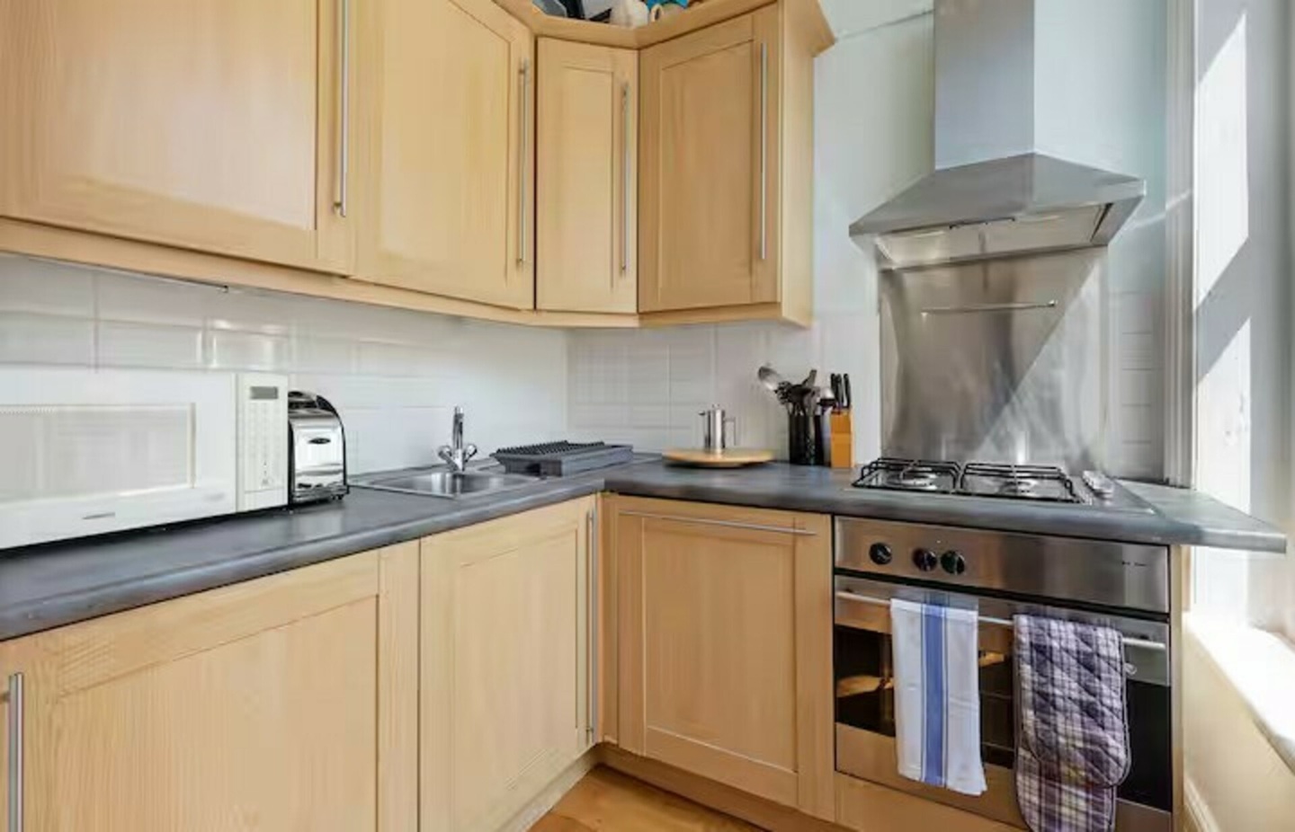 Additional image 3 of 1 Bed Flat, Penywern Road, SW5, N1 7GU