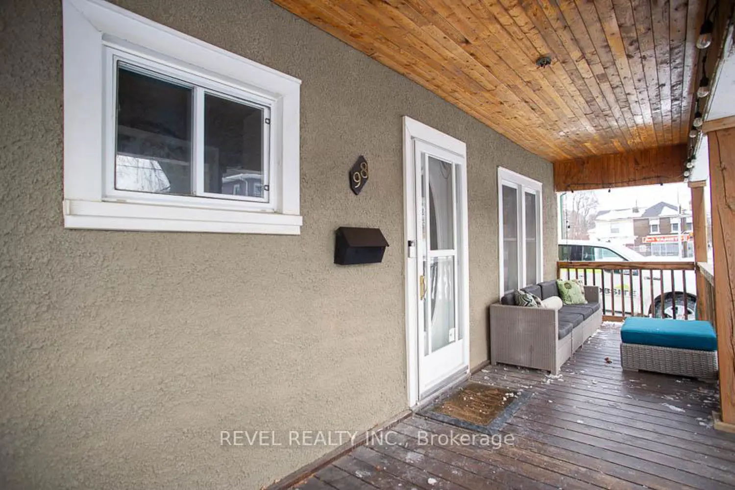 98 Cayuga Street photo 3