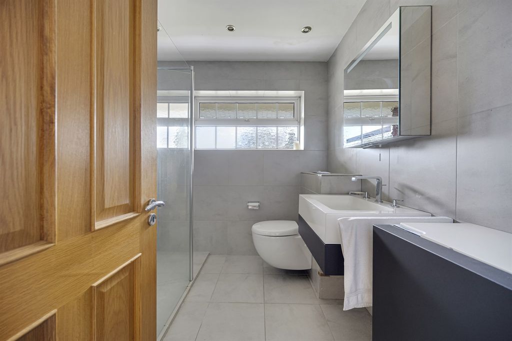 Additional image 3 of 3 bed flat for saleLindow Court, Kings Road, Wilmslow SK9
