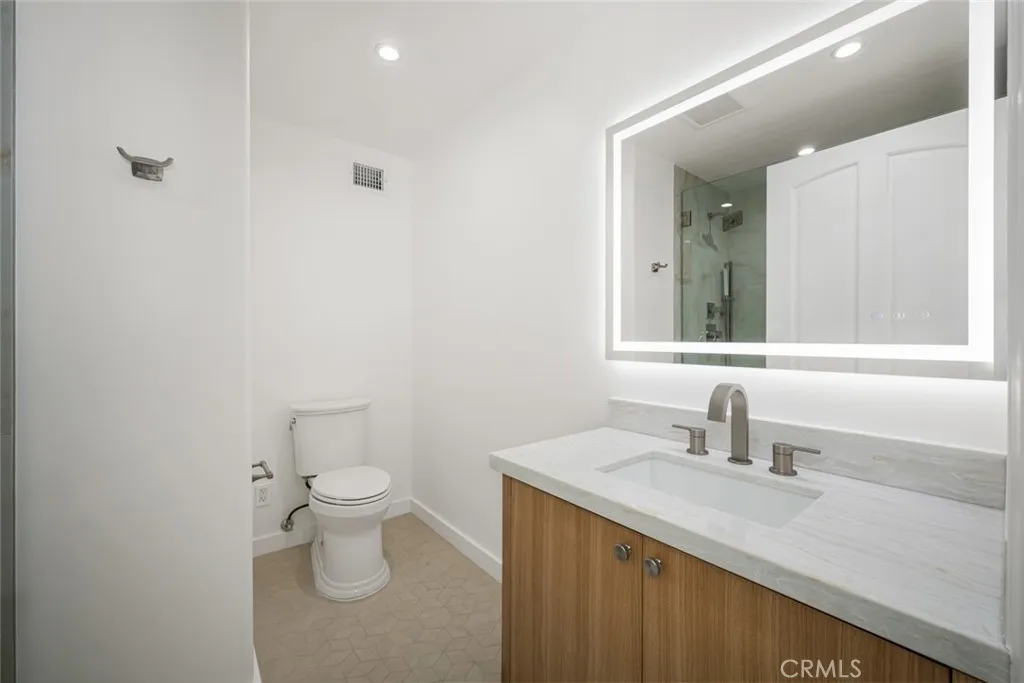 Additional image 75 of 1724 Bluff Pl, Long Beach, CA 90802