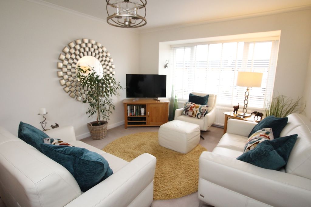 Additional image 2 of 2 bed flat for saleMain Street, Renton G82