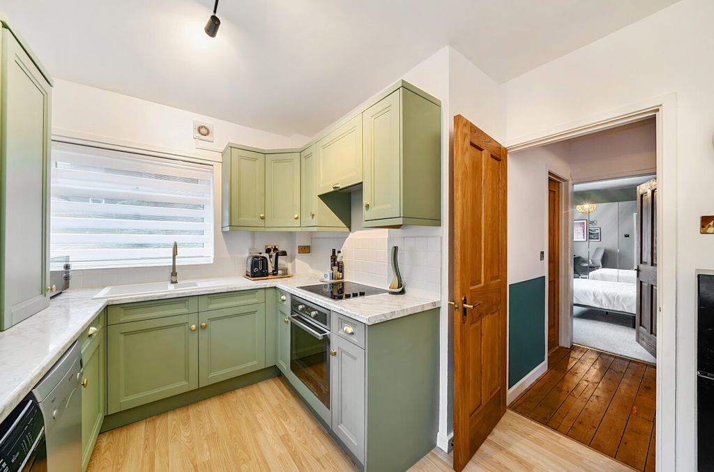 Additional image 3 of 2 bed flat for saleGarden View Court, Roundhay, Leeds LS8