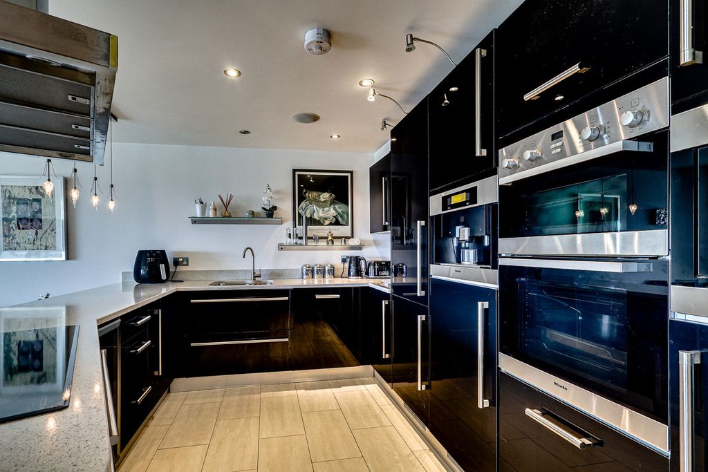 Additional image 7 of 2 bed flat for saleChalkwell Esplanade, Chalkwell SS0