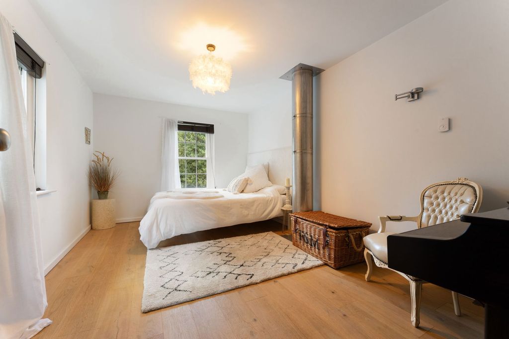 Additional image 28 of 6 bed detached house for saleWatersmeet Road, Salisbury SP2