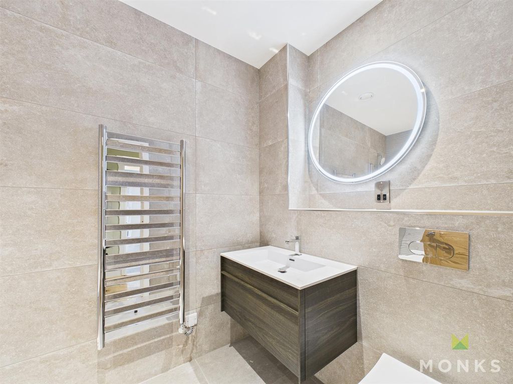 Additional image 10 of 2 bed flat for sale36 The Penthouse, Old Coleham Court, Shrewsbury SY3