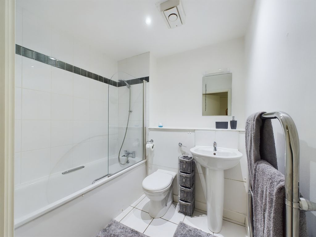 Additional image 15 of 3 bed flat for saleQueens Court, 50 Dock Street, Hull, East Riding Of Yorkshire HU1