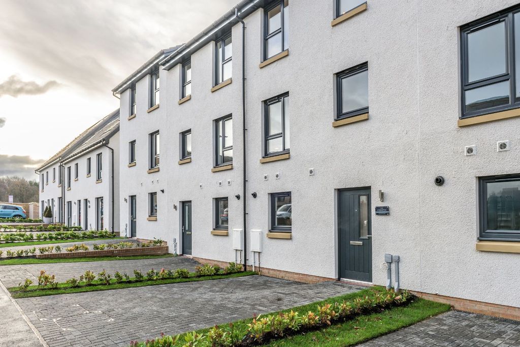 4 bed terraced house for sale"Stewarton" at Meadowsweet Drive, Edinburgh EH4