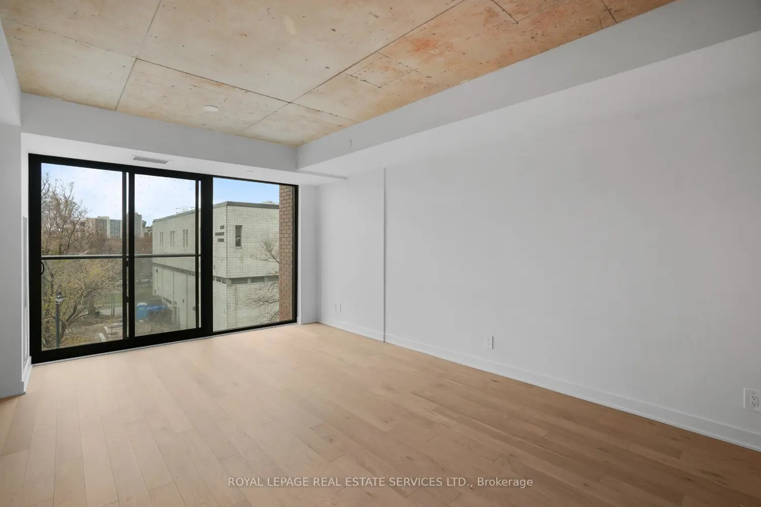 Additional image 7 of 2720 Dundas Street 302