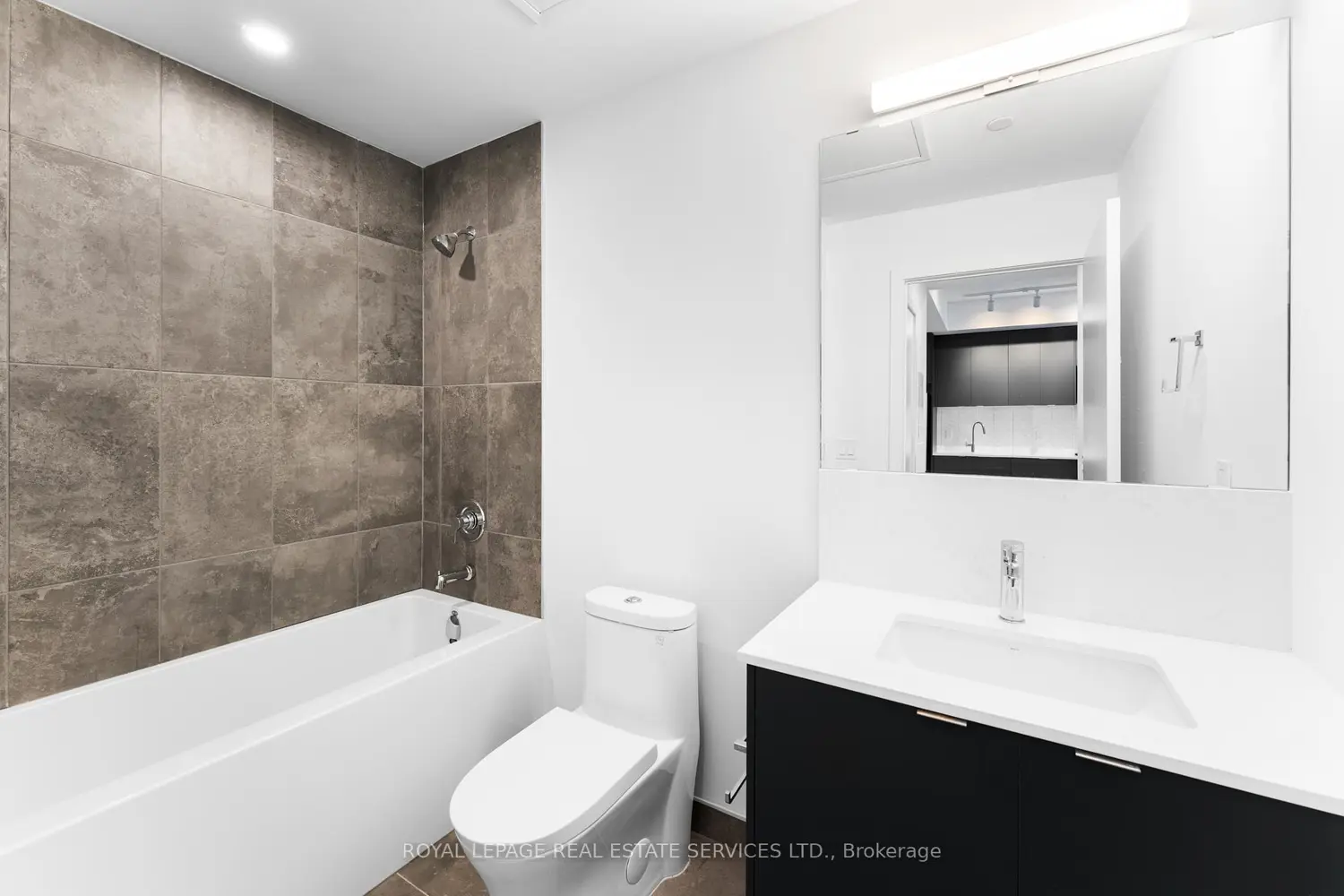 Additional image 4 of 1606 Charles Street 601