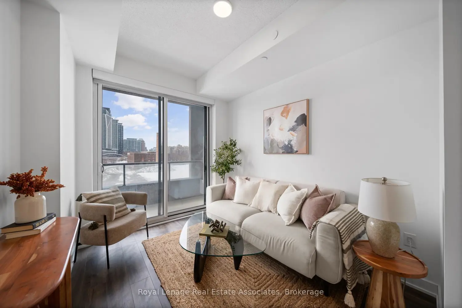 Additional image 4 of 9 Tecumseth Street 422