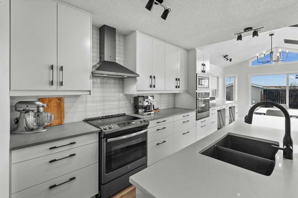 Additional image 2 of 218 Coville Circle NE, Calgary, AB, T3K 5N8