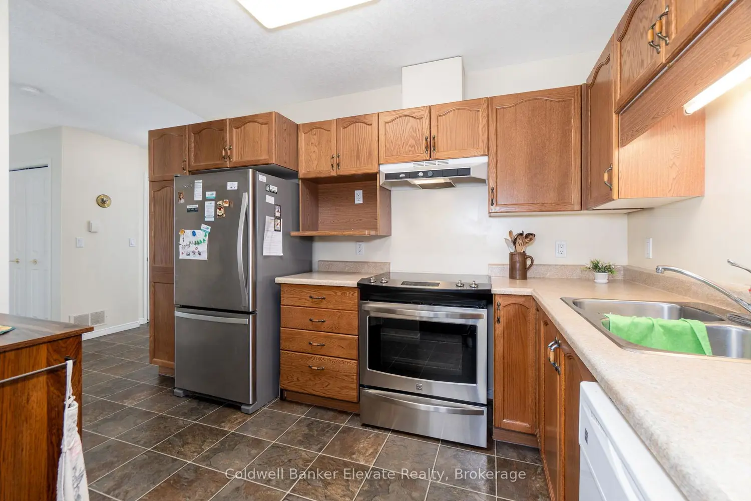 Additional image 5 of 2705 Kingsway Drive 42