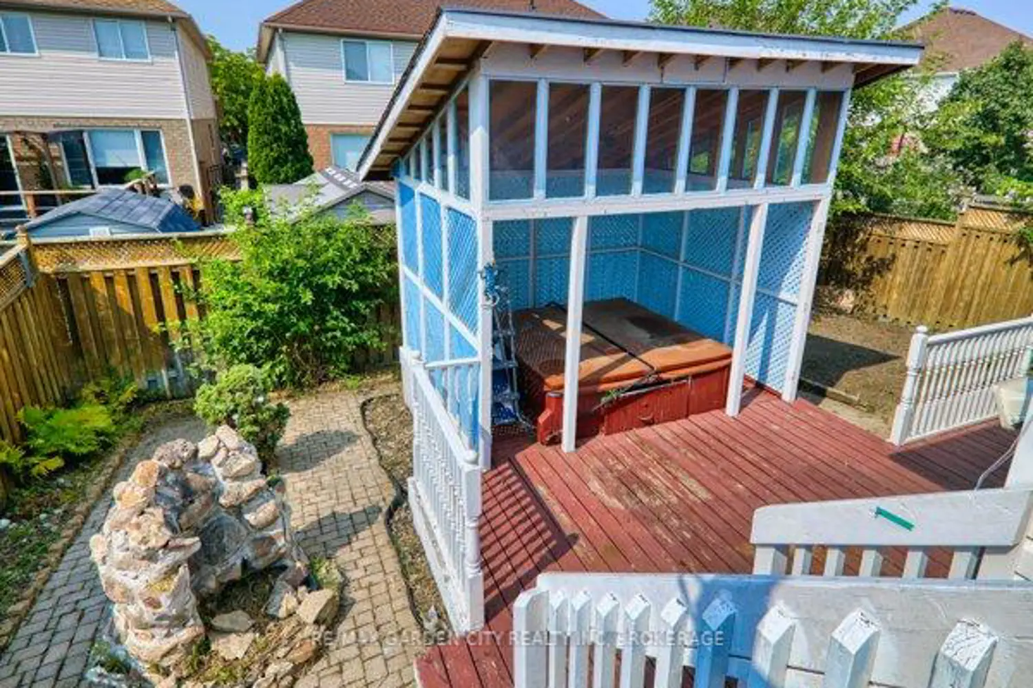 Additional image 19 of 11 Cozocar Crescent