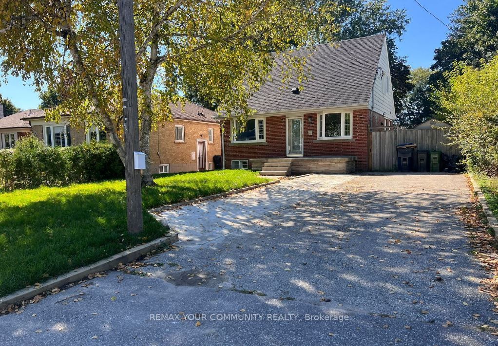 16 Robertsfield Crescent, Toronto, ON, M1R 2X2
