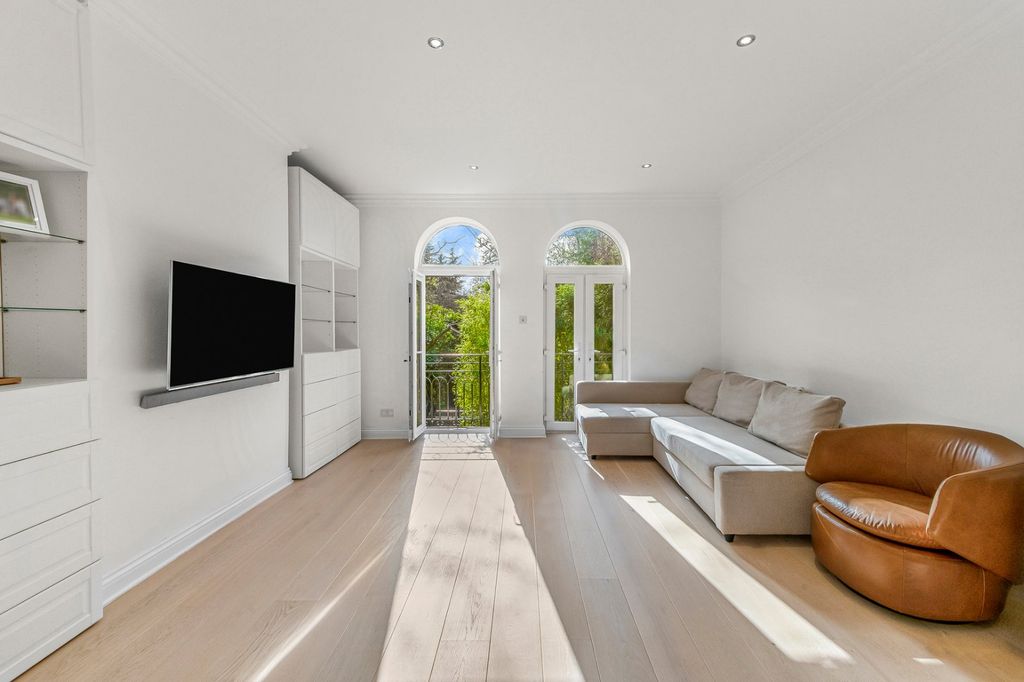 Additional image 2 of 3 bed maisonette for saleKing George Square, Richmond TW10