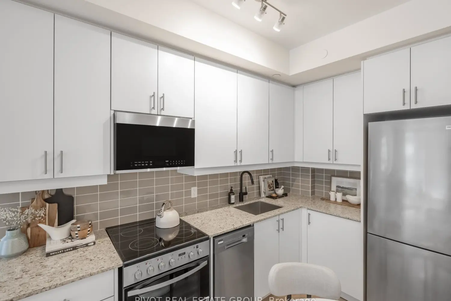 Additional image 3 of 2333 Khalsa Gate 324