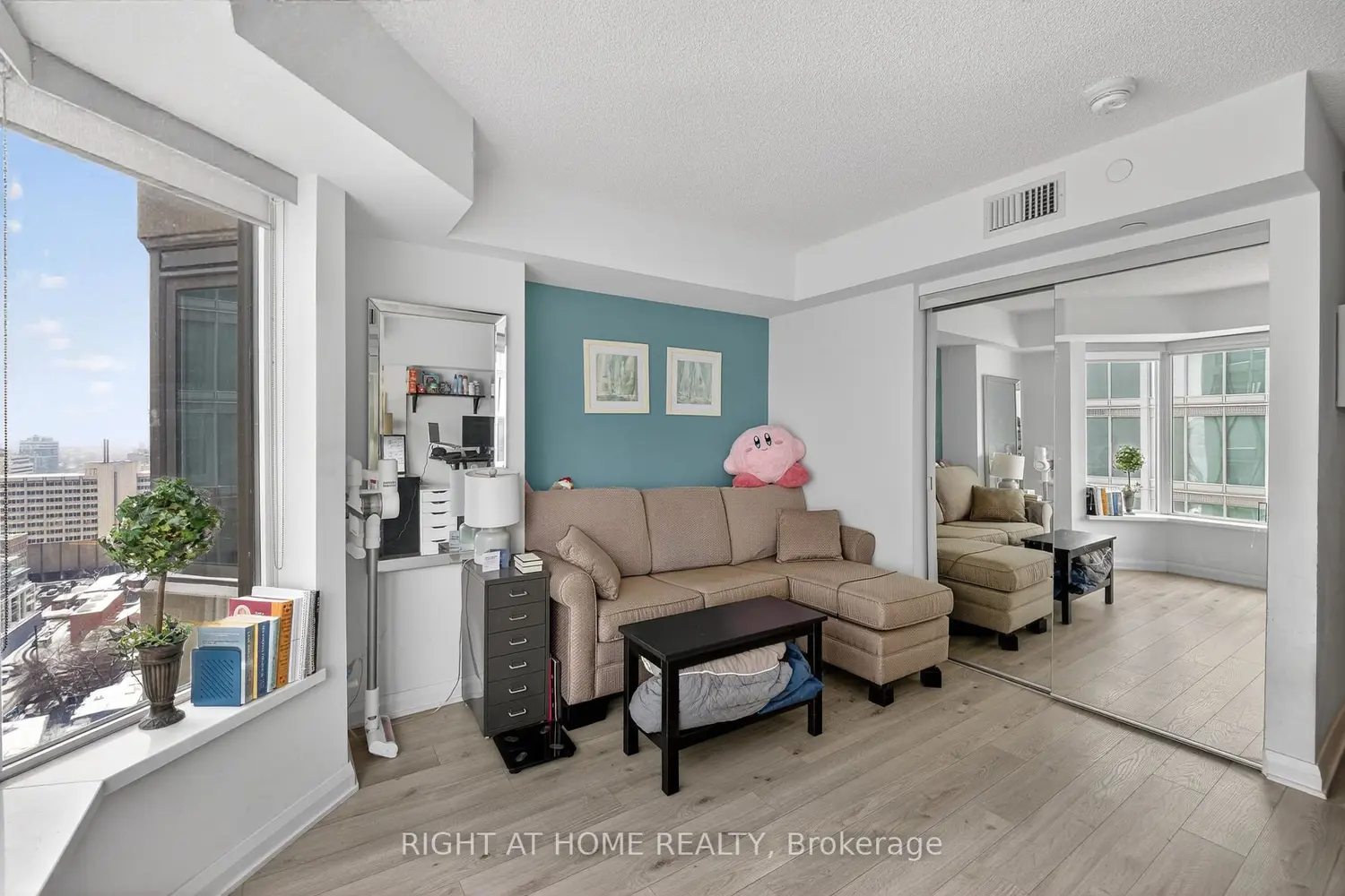 Additional image 8 of 155 Yorkville Avenue 2512