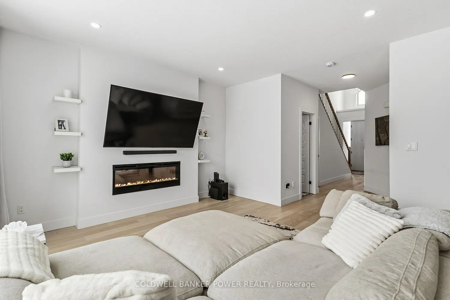 2884 Doyle Drive photo 3