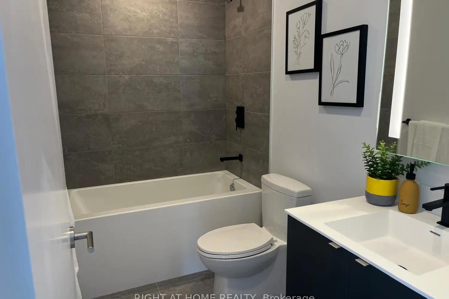 Additional image 8 of 500 Dupont Street 504