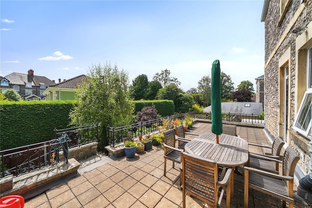 3 bed flat for saleMarchlands, Stoke Park Road South, Stoke Bishop, Bristol BS9