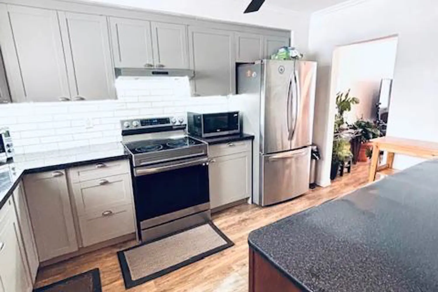 Additional image 4 of 925 Bayly Street 7