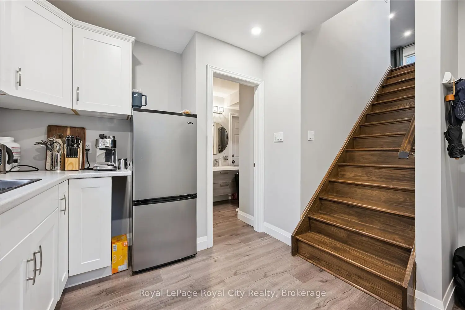 Additional image 10 of 60 Hands Drive