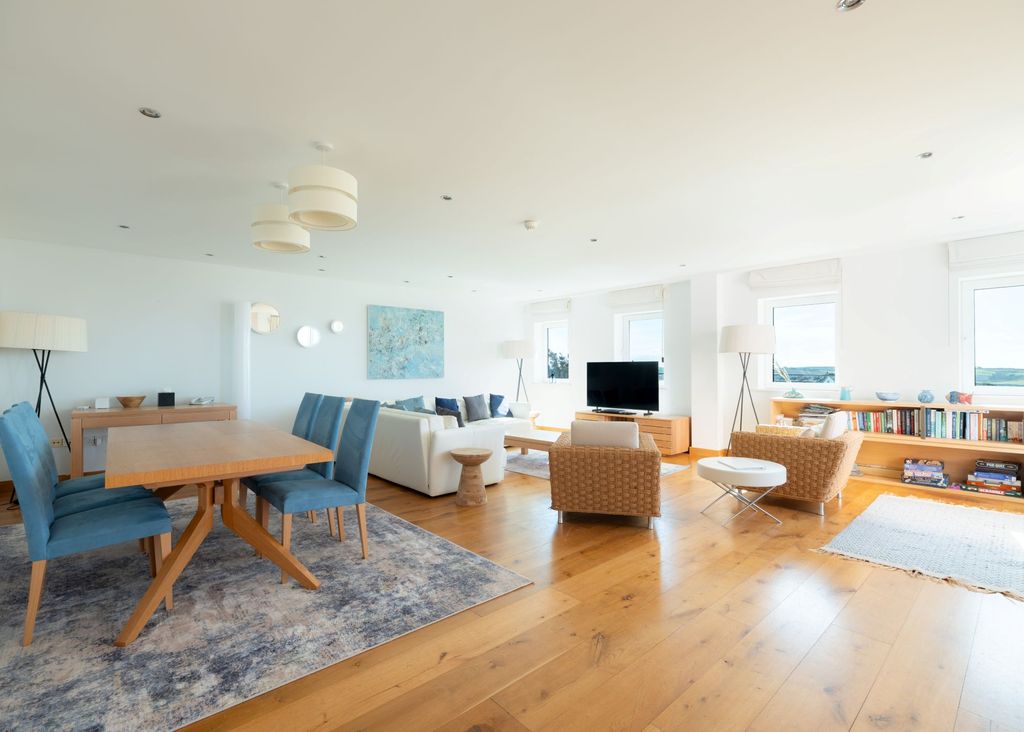 3 bed flat for saleApartment 201, St Moritz PL27 photo 3